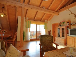 Deluxe Apartment, 3 Bedrooms | Living room - Holiday Home With Panoramic View and Every Convenience - spa (Waldkirchen)