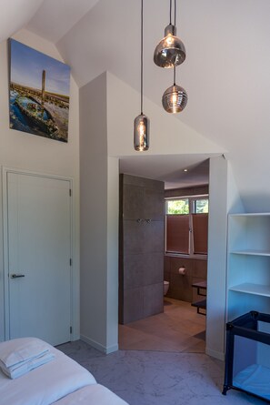 Comfort Villa, 3 Bedrooms | 10 bedrooms, individually furnished, bed sheets - Beautiful Luxurious Villa Situated in Den Burg (De Koog)