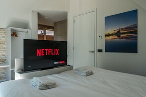 10 bedrooms, individually furnished, bed sheets