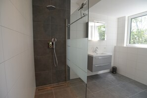Deluxe-Villa, 4 Schlafzimmer | Badezimmer | Dusche