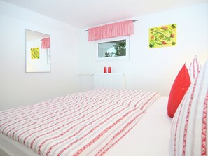 Classic Apartment, 1 Bedroom | 14 bedrooms, individually furnished, bed sheets - Wonderful Apartment in Elpe With Garden (Olsberg)