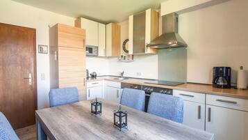 Comfort-Apartment, 4 Schlafzimmer | Eigene Küche | Kühlschrank, Mikrowelle, Ofen, Geschirrspüler