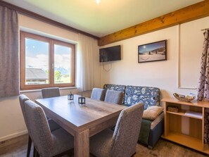Dining - Contemporary Apartment in Maishofen Near Ski Area (Maishofen)