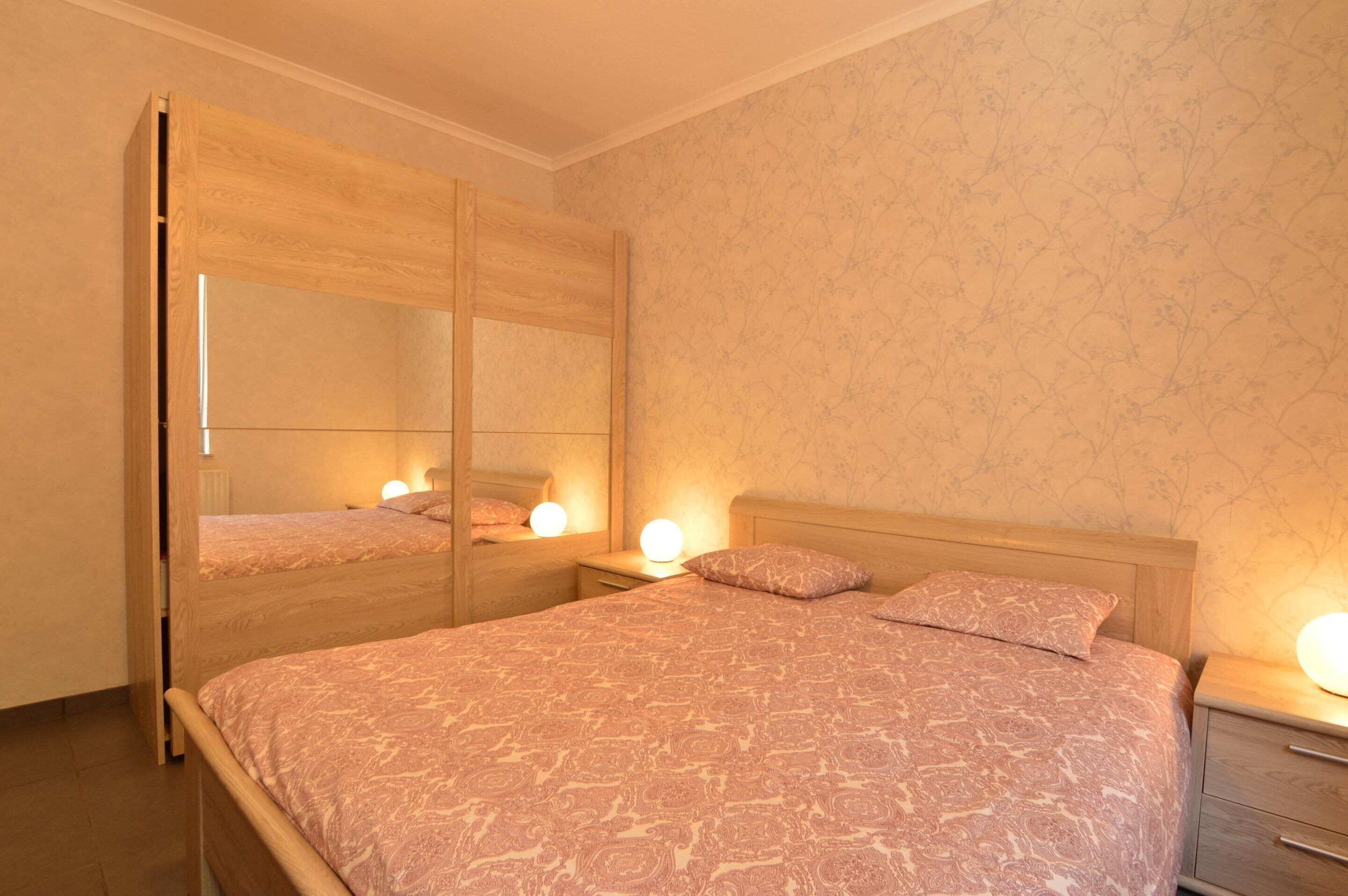 7 bedrooms, individually furnished, bed sheets