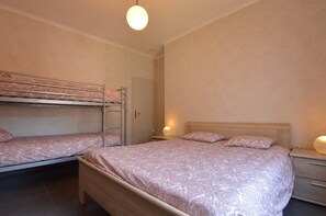 7 habitaciones, muebles diferentes y ropa de cama 