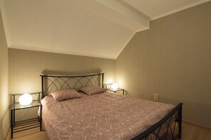 Apartamento clássico, 4 quartos | 7 quartos, individualmente mobiliados, roupa de cama