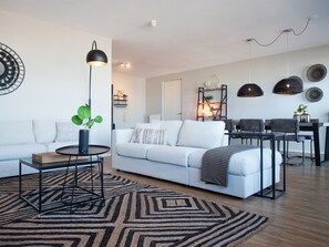 Departamento clásico, 2 habitaciones | Sala de estar