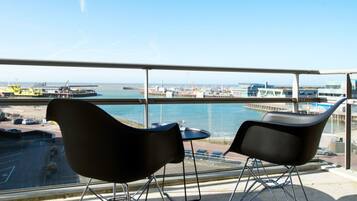 Classic Apartment, 2 Bedrooms | Balcony