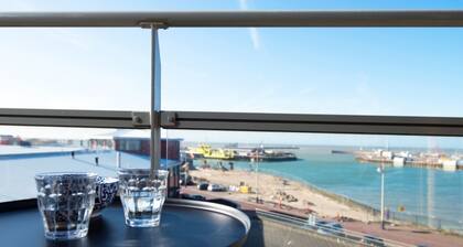 Two Room Apartment Overlooking the Harbor