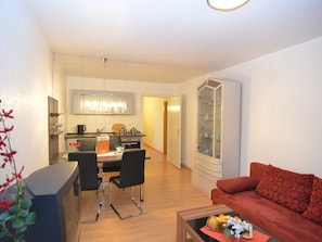 Comfort Apartment, 4 Bedrooms | Dining - Apartment Near ski Area in Wehrstapel in Sauerland (Meschede)