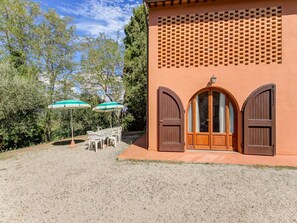 Elite House, 4 Bedrooms | Reception - Countryside Holiday Home in Gambassi Terme With Garden (Gambassi Terme)