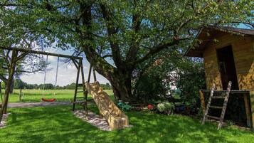 Comfort House, 2 Bedrooms | Garden