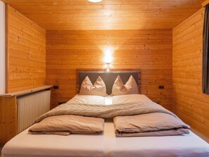 Apartemen Comfort, 2 kamar tidur | 4 kamar tidur dan seprai linen