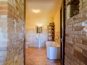 Bathroom - Gorgeous Apartment With Pool Near Sibillini Mountains (Monte San Martino)