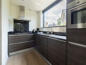 Fridge, oven, dishwasher, coffee/tea maker - Beautiful Villa Near the sea (Egmond aan den Hoef)