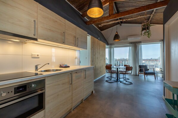 Fridge, microwave, dishwasher, coffee/tea maker