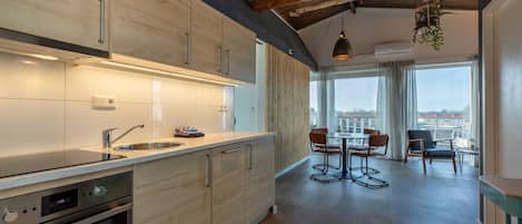 Classic Apartment, 2 Bedrooms | Private kitchen