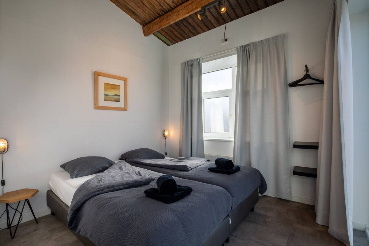2 bedrooms, individually furnished, bed sheets