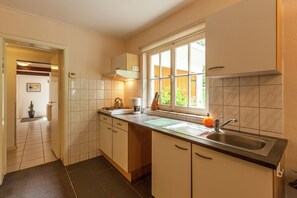 Nhà phong cách cổ điển, 2 phòng ngủ | Bếp riêng | Tủ lạnh, lò vi sóng, dụng cụ pha cà phê/trà, ghế cao cho trẻ em 