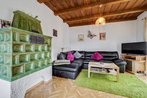 Maison Classique, 3 chambres | Salle de séjour | Lecteur de DVD