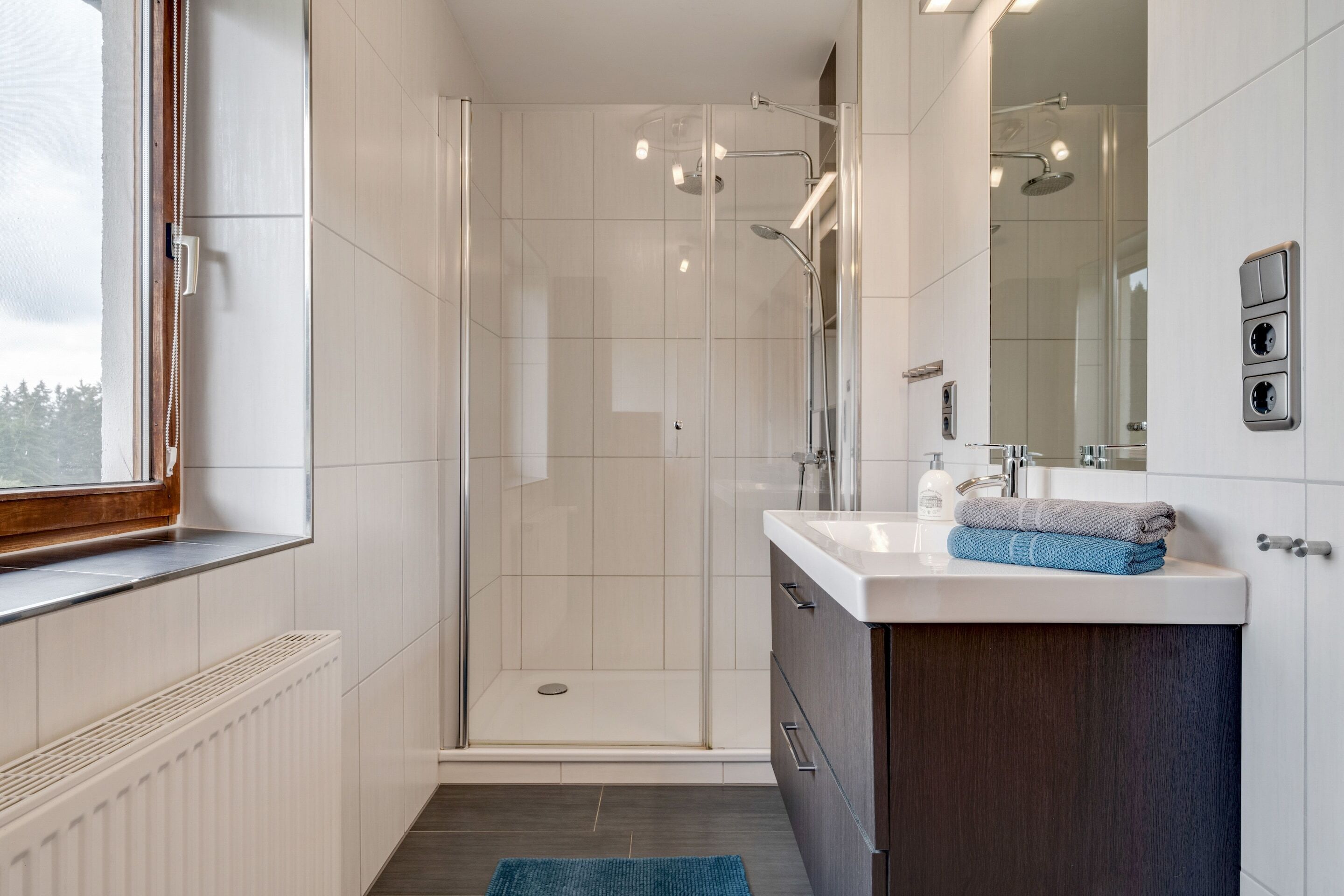 Casa clásica, 3 habitaciones | Baño | Regadera 