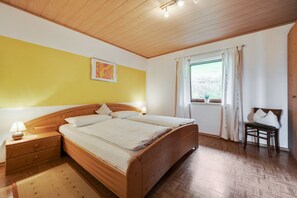 Classic House, 3 Bedrooms | 6 bedrooms, individually furnished, bed sheets - Beautiful Holiday Home in Viechtach With Views (Viechtach)