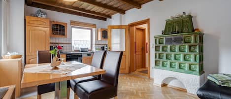 Classic House, 3 Bedrooms | Dining