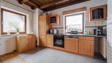 Køleskab, mikrobølgeovn, ovn, kogeplade