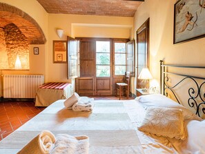 10 bedrooms, individually furnished, bed sheets - Cosy Holiday Home in Tuscany With Shared Swimming Pool (San Casciano in Val di Pesa)