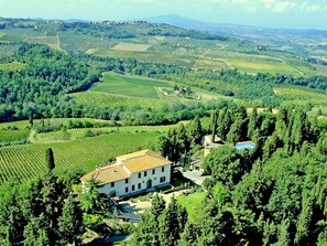 Garden - Cosy Holiday Home in Tuscany With Shared Swimming Pool (San Casciano in Val di Pesa)