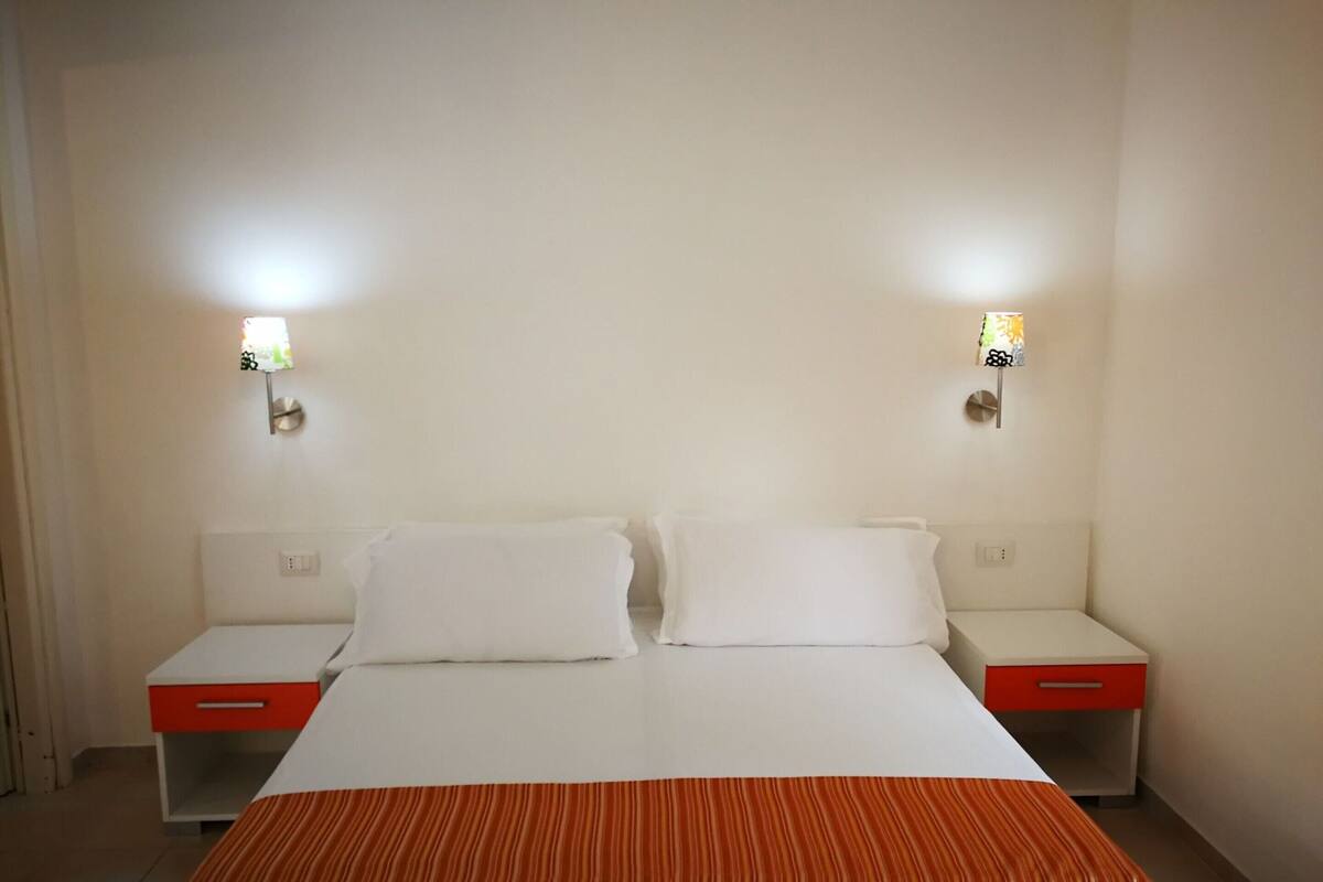 Comfort House, 1 Bedroom | 2 bedrooms, individually furnished, bed sheets