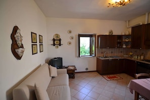 Classic House, 2 Bedrooms | Living room