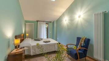 Deluxe House, 4 Bedrooms | 8 bedrooms, individually furnished, iron/ironing board, bed sheets