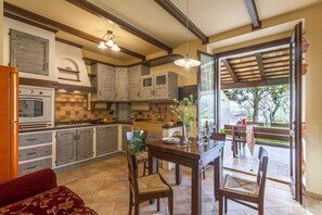 Nhà tiện nghi đơn giản, 2 phòng ngủ | Bếp riêng | Tủ lạnh, lò nướng, máy rửa bát, dụng cụ pha cà phê/trà 