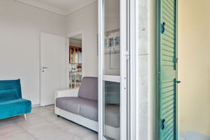Living room - Amazing Holiday Home Near Pet-friendly Beach (Carrara)