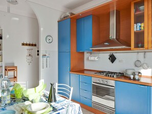 Comfort-Haus, 2 Schlafzimmer | Eigene Küche | Kühlschrank, Mikrowelle, Ofen, Geschirrspüler