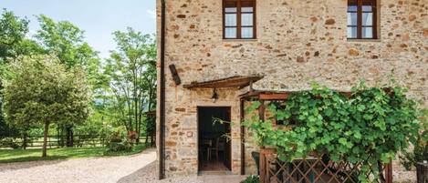 Apartamento clássico, 6 quartos | Fachada