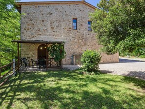 Elite Apartment, 2 Bedrooms | Garden