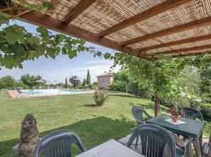 Classic Apartment, 6 Bedrooms | Garden
