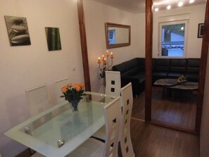 Dining - Comfortable Holiday Home Near Vineyards in Bremm (Bremm)