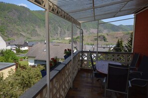 Balcony - Comfortable Holiday Home Near Vineyards in Bremm (Bremm)