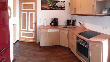 Deluxe House, 4 Bedrooms | Private kitchen | Fridge, microwave, oven, stovetop