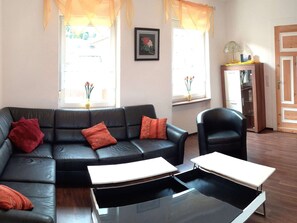 Living room - Comfortable Holiday Home Near Vineyards in Bremm (Bremm)