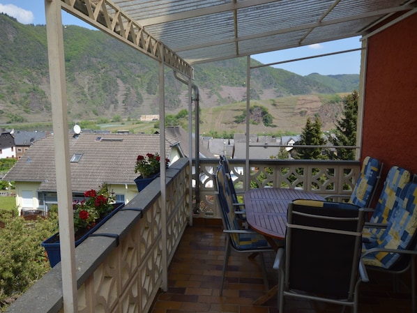 Balcony - Comfortable Holiday Home Near Vineyards in Bremm (Bremm)