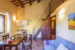 Classic Apartment, 3 Bedrooms | Dining