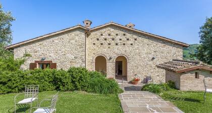 Beautiful Villa in Belforte All'isauro With Swimming Pool