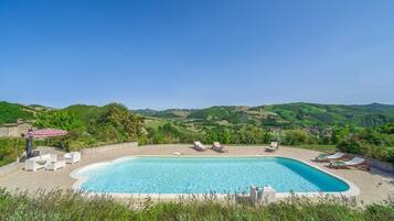 Vila Klasik, beberapa kamar | Kolam renang | Kolam renang indoor dan kolam renang outdoor