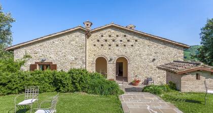 Beautiful Villa in Belforte All'isauro With Swimming Pool