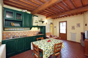Highchair - Detached Villa for 6-pers. With Outdoor Swimming Pool (Loro Ciuffenna)