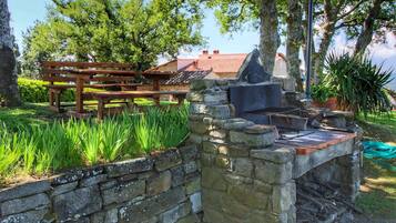 Classic House, 2 Bedrooms | Outdoor dining